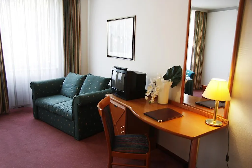 Ina Hotel Royal Cologne 3*,